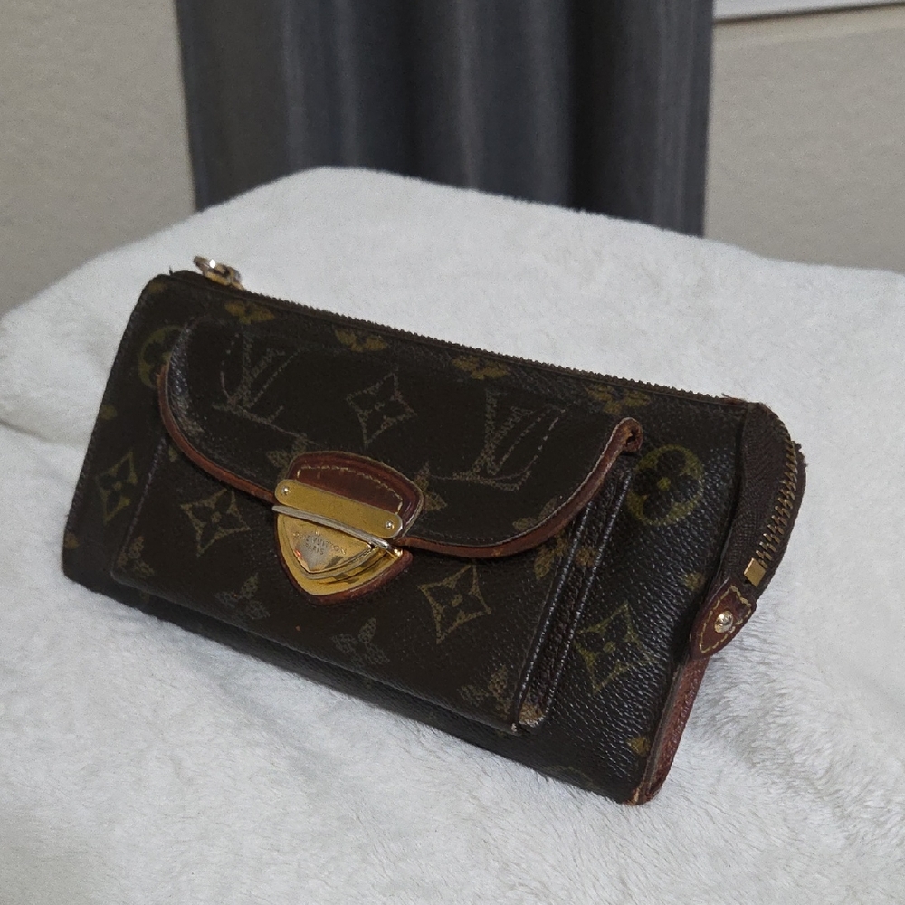 Louis Vuitton Brown Monogram Clutch